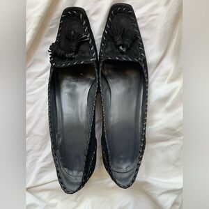 Stuart Weitzman black suede kitten heels 9n